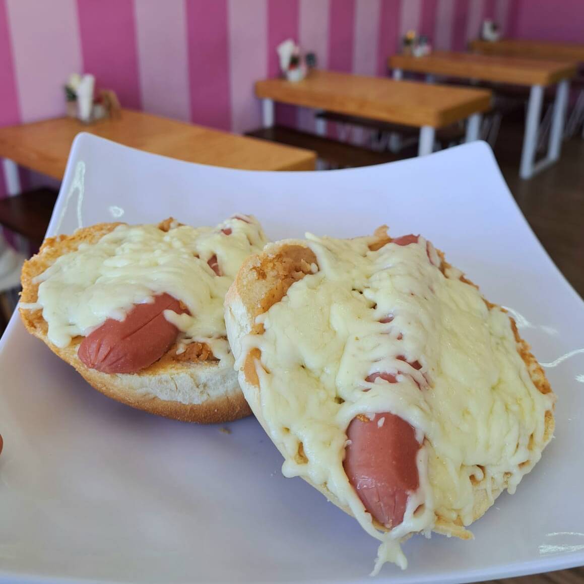 Molletes con Salchicha