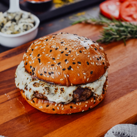 O famoso clássico dos clássicos, Pão brioche selado na manteiga, 100g do nosso blend bovino, queijo cheddar derretido e só.