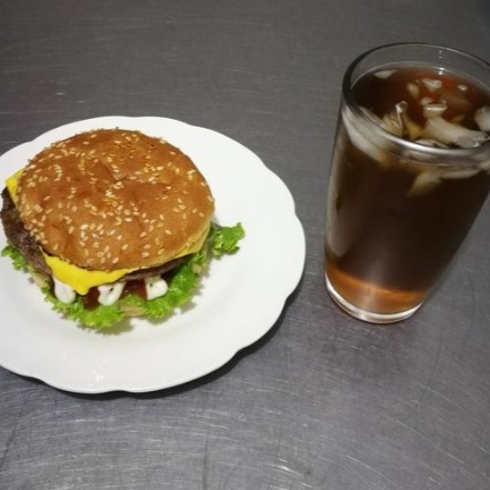 Hamburguesa, Papas y Fresco