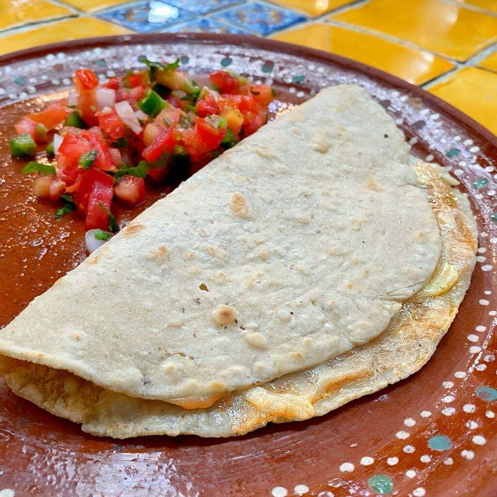 3 Quesadillas Grandes con Arrachera