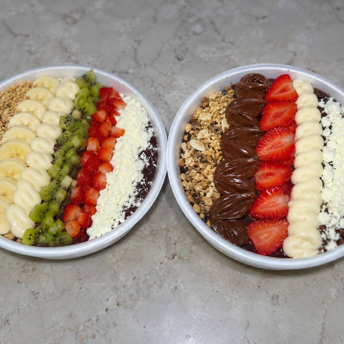 Escolha 2 tigelas de açaí G com cremosidade perfeita e aproveite para montar do seu jeito com seus complementos favoritos. Ideal para compartilhar ou matar aquela vontade de açaí em dobro!