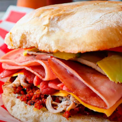 Lonche Cubano + Bebida