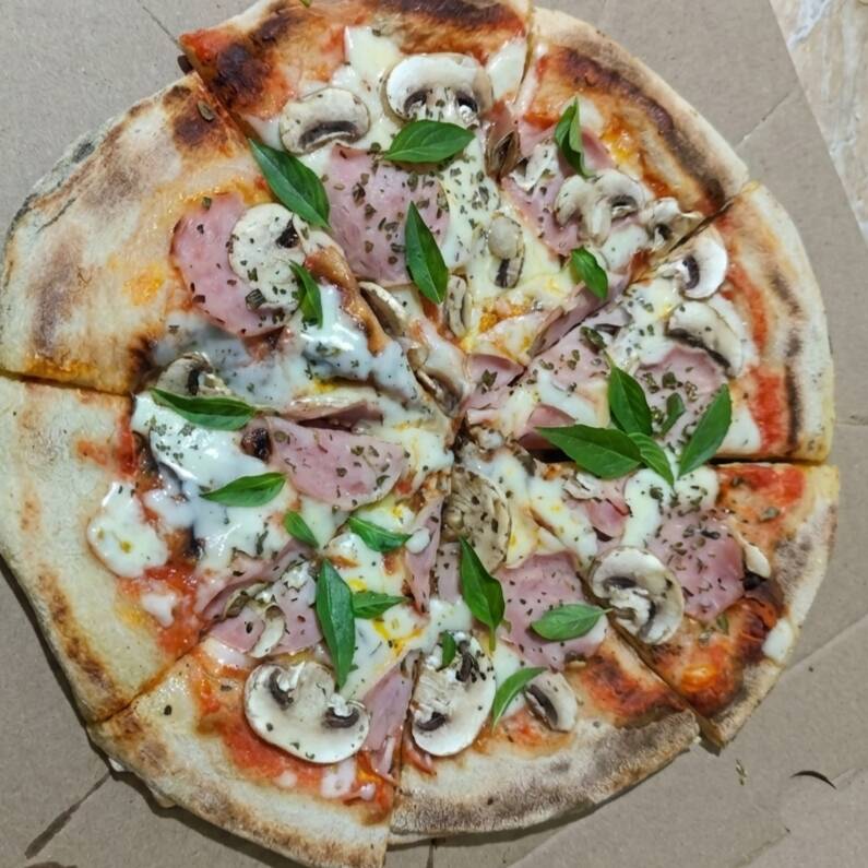 Pizza Champiñones y Jamón