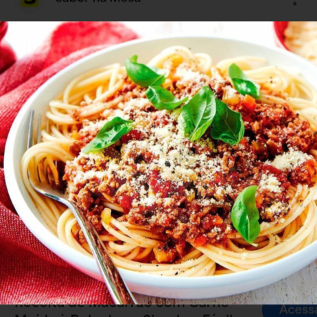 Macarrão servido com molho bolonhesa encorpado, preparado com carne bem temperada e cozido lentamente para realçar o sabor. Um prato clássico, farto e cheio de conforto, ideal para quem gosta de uma refeição simples, bem feita e que satisfaz. Acompanha feijão, farofa e salada, completando o prato com equilíbrio.