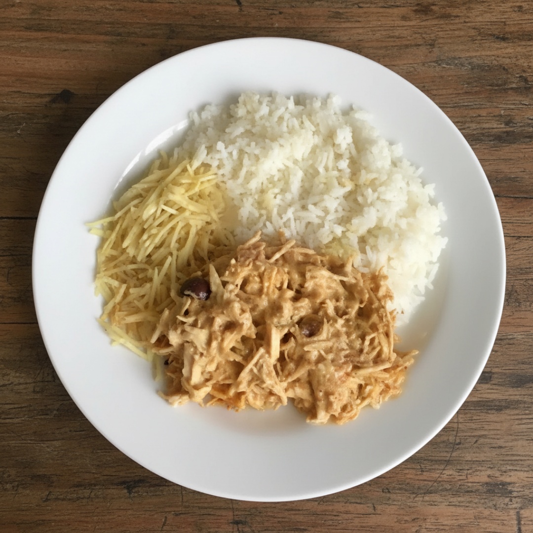 Arroz branco soltinho, Strogonoff + batata palha crocante. sabor caseiro de verdade, feita na hora e bem servida para matar sua fome com qualidade! Tamanho P