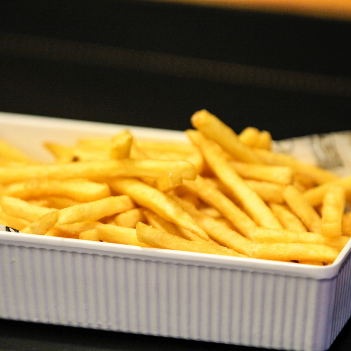 Batata Frita Mccain Surecrisp 250g Super Crocante por Fora e Macia por Dentro, Servida Quentinha e Recheada de Sabor para Acompanhar o Seu Burguer.