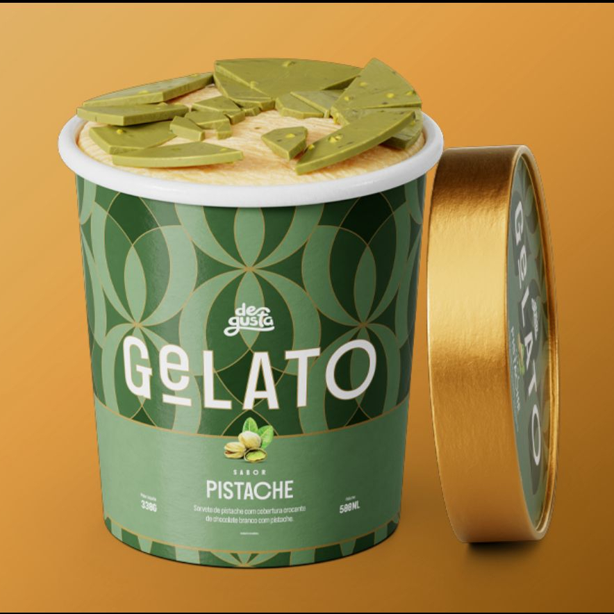 Sorvete de pistache com cobertura crocante de chocolate com pistache. Você merece vivenciar a experiência dos novos Gelatos Degusta.