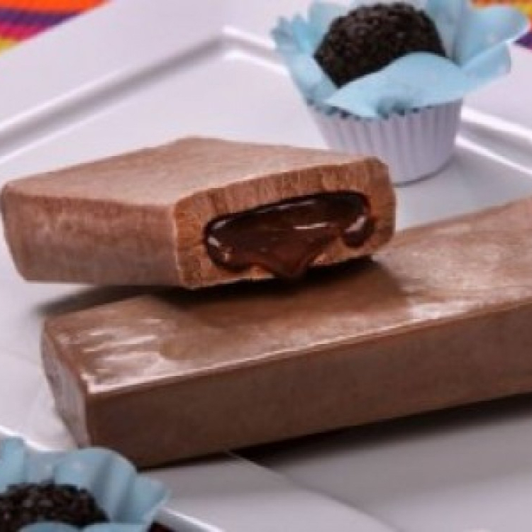 Um milk shake cremoso e refrescante, batido com sorvete de chocolate, leite e a irresistível crocância do chocolate Maltine. O sabor único do malte se combina com o chocolate para uma experiência inesquecível.