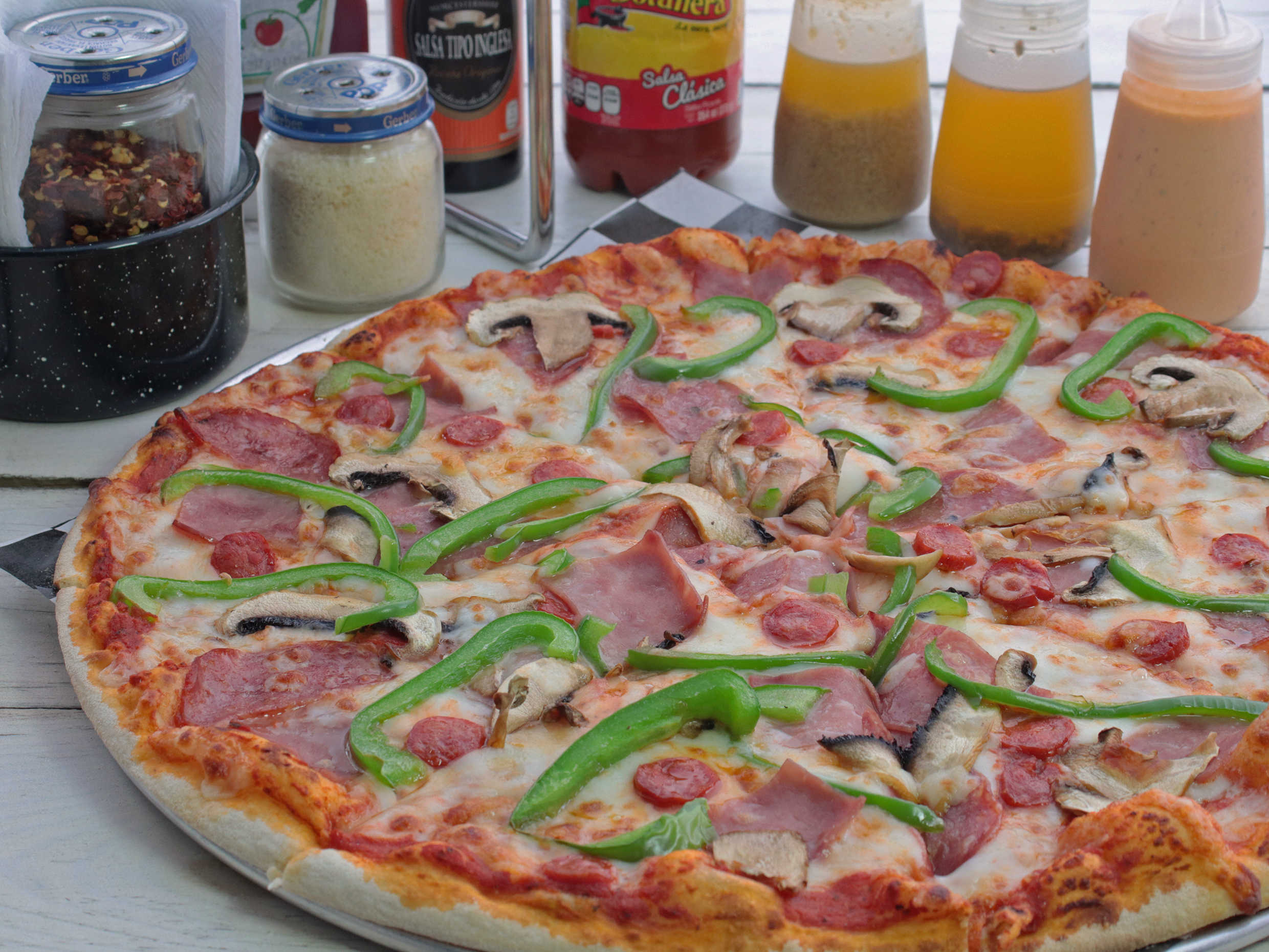 206 Pizza Jamón, Salami, Chistorra, Champiñón