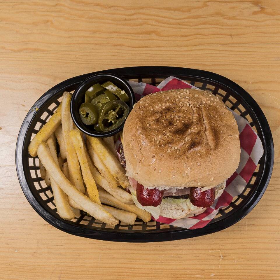 SALCHI BURGER CLASICA + PAPAS FRITAS