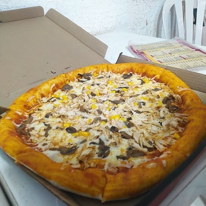 Pizza Medium Pollo con Champiñon
