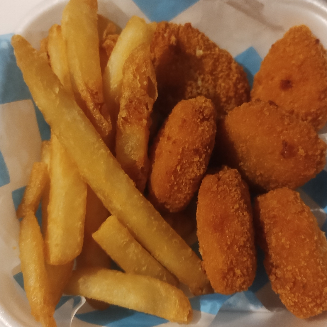 Nugget 6pzs+papas+jugo+sorpresa