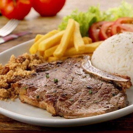 Arroz, Feijão, Bisteca Suína do Chefe, Batata Frita e Farofa