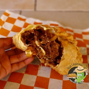 Empanada de Deshebrada de Res sin queso