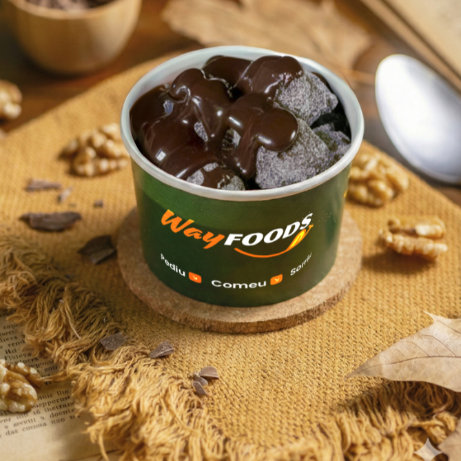 Nhoque criativo e saboroso feito com biscoito, acompanhado de uma generosa camada de ganache de chocolate, criando uma sobremesa irresistível para os fãs de doces e chocolate.
Obs. Aproximadamente 150g.
**fotos meramente ilustrativas - devido ao acondicionamento em embalagem e transporte o produto poderá não ter a mesma aparência da foto.