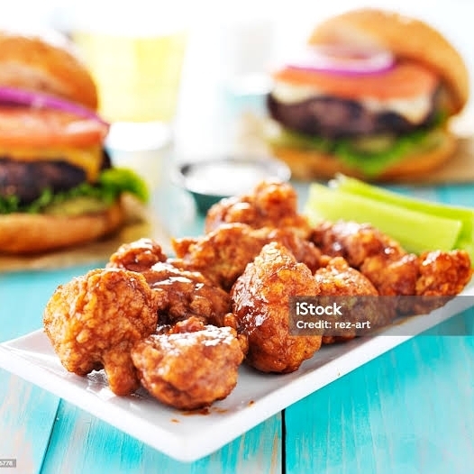 Familiar 4 hamburguesas y un kilo de boneless