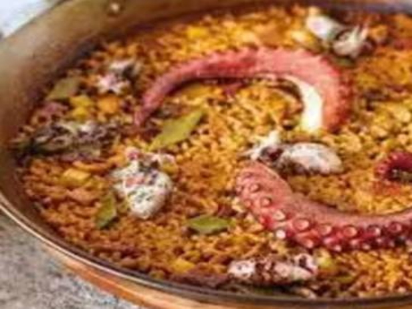 Arroz con Pulpo entero.