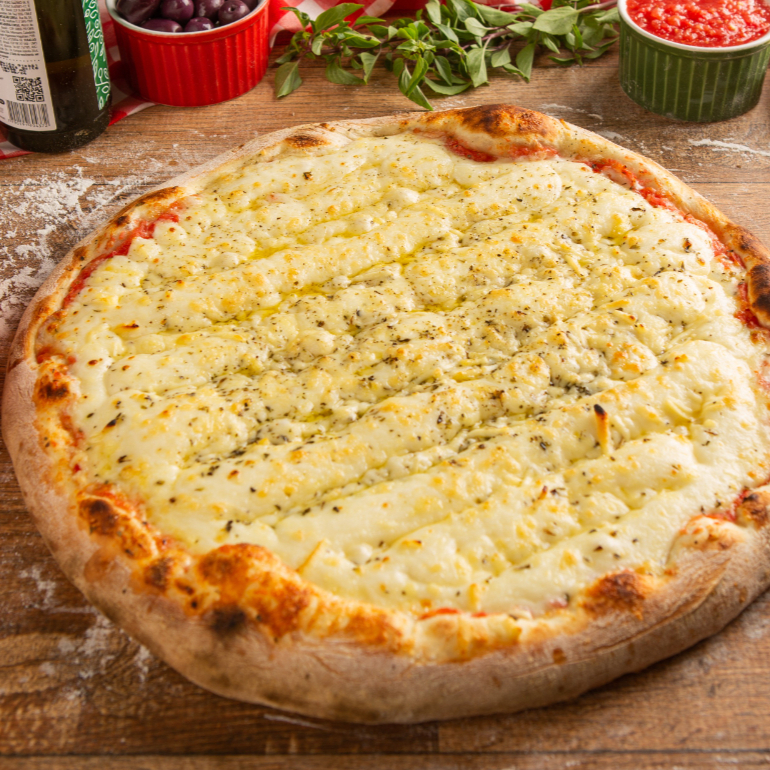 Pizza grande com até 2 sabores à sua escolha. Ideal para compartilhar e agradar a todos.