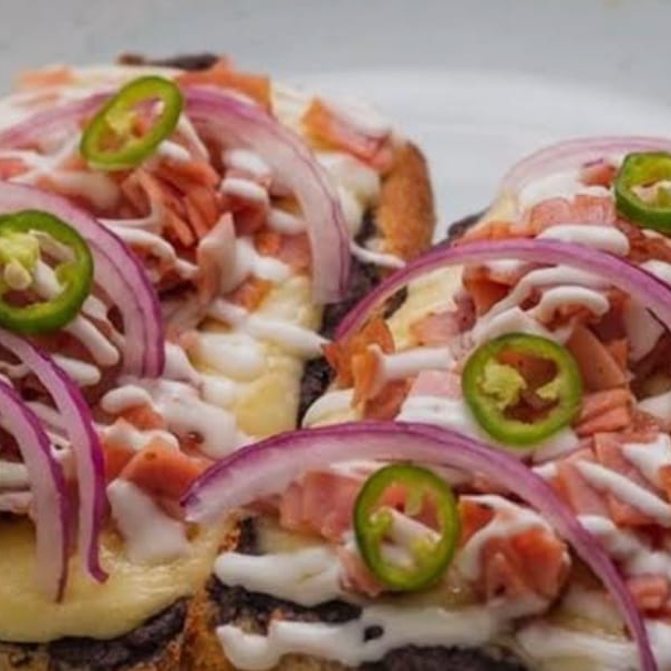 Molletes de cochinita