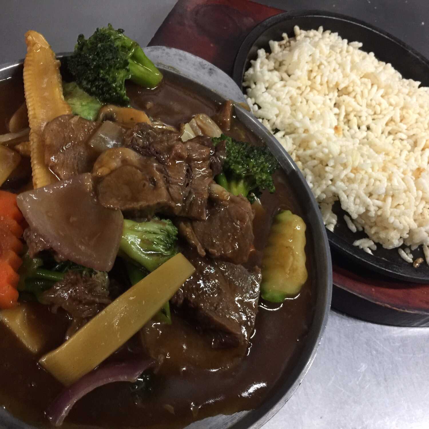 Wooba Arroz Tostados con Lengua de Res y Verduras