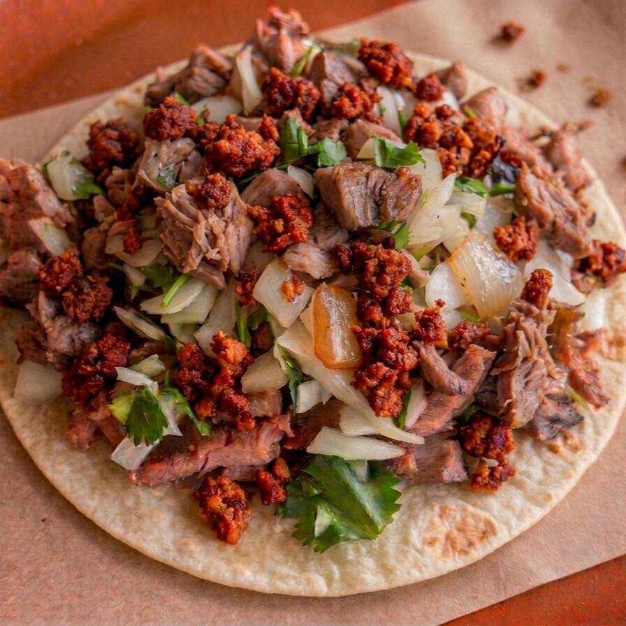 Taco Asado con Chorizo Harina