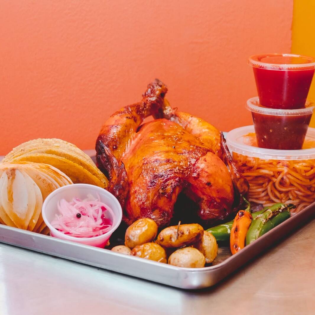 Combo 1 de Pollo Entero Tradicional Yucateco