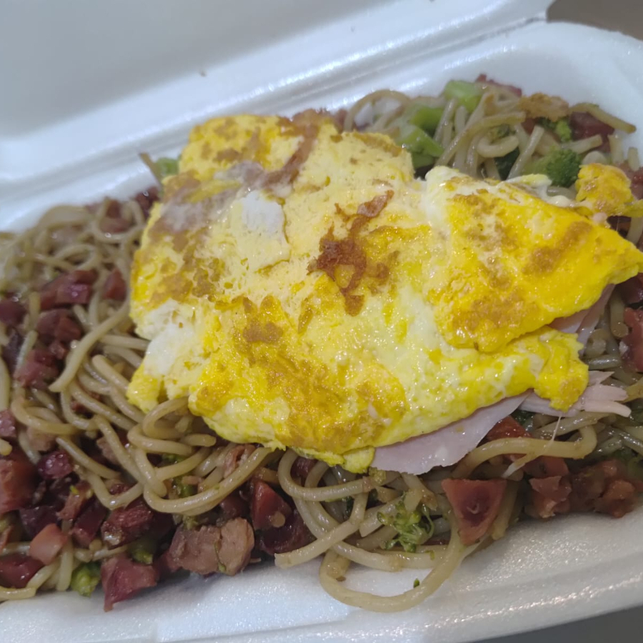 macarrão,molho shoyu,calabresa,linguiça,milho,bacon,omelete c/catupiry.