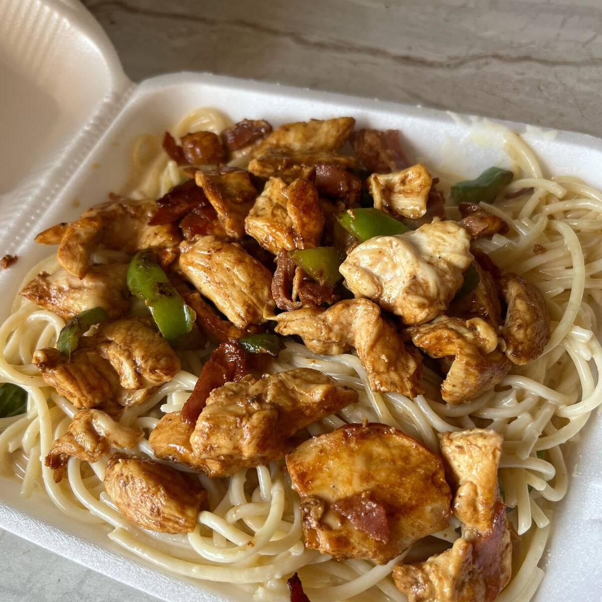 Espagueti de Pollo