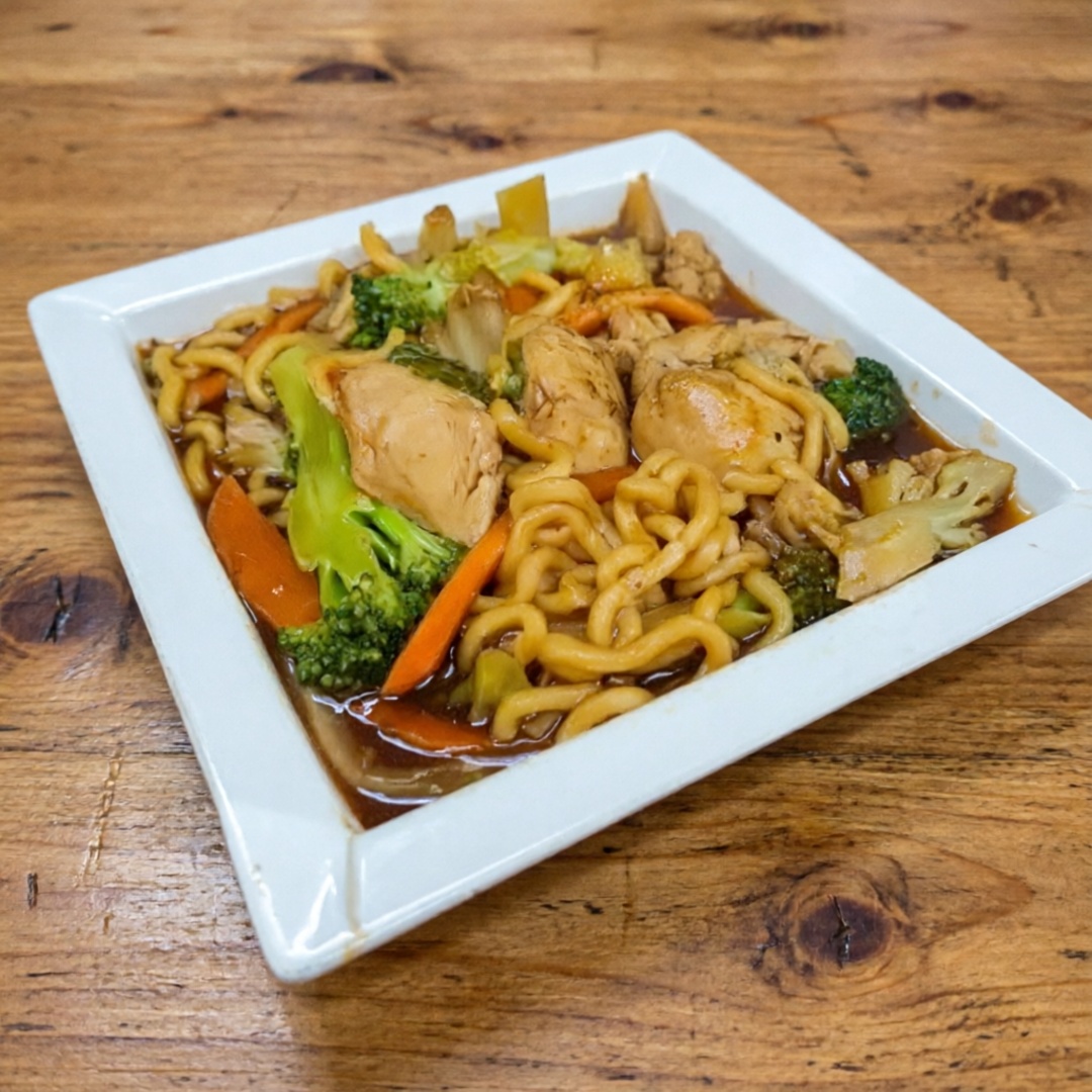 Macarrão,Frango, Cenoura, Brócolis, Couve Flor, Acelga E Molho Tradicional. Contém Glúten ( Se Retirar Algum Ingrediente, O Peso Diminuí )