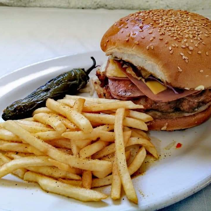 Combo hamburguesa + papas + agua
