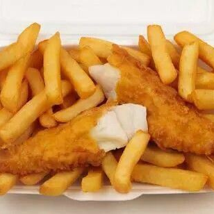Dedos de Pescado con Papas Fritas y Té Frío