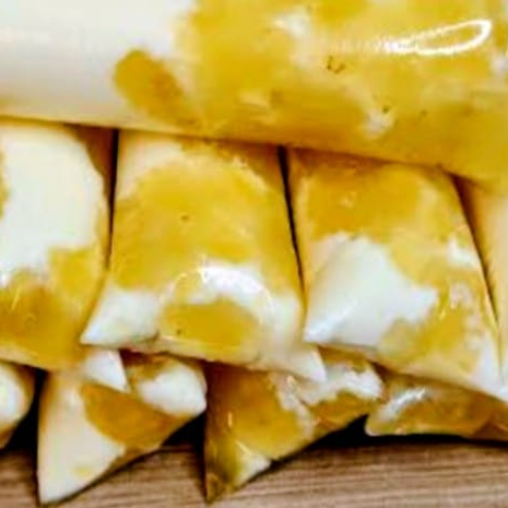 Nosso Geladinho Gourmet De Abacaxi Usamos Chantily e Iogurte Natural Com Doce De Abacaxi