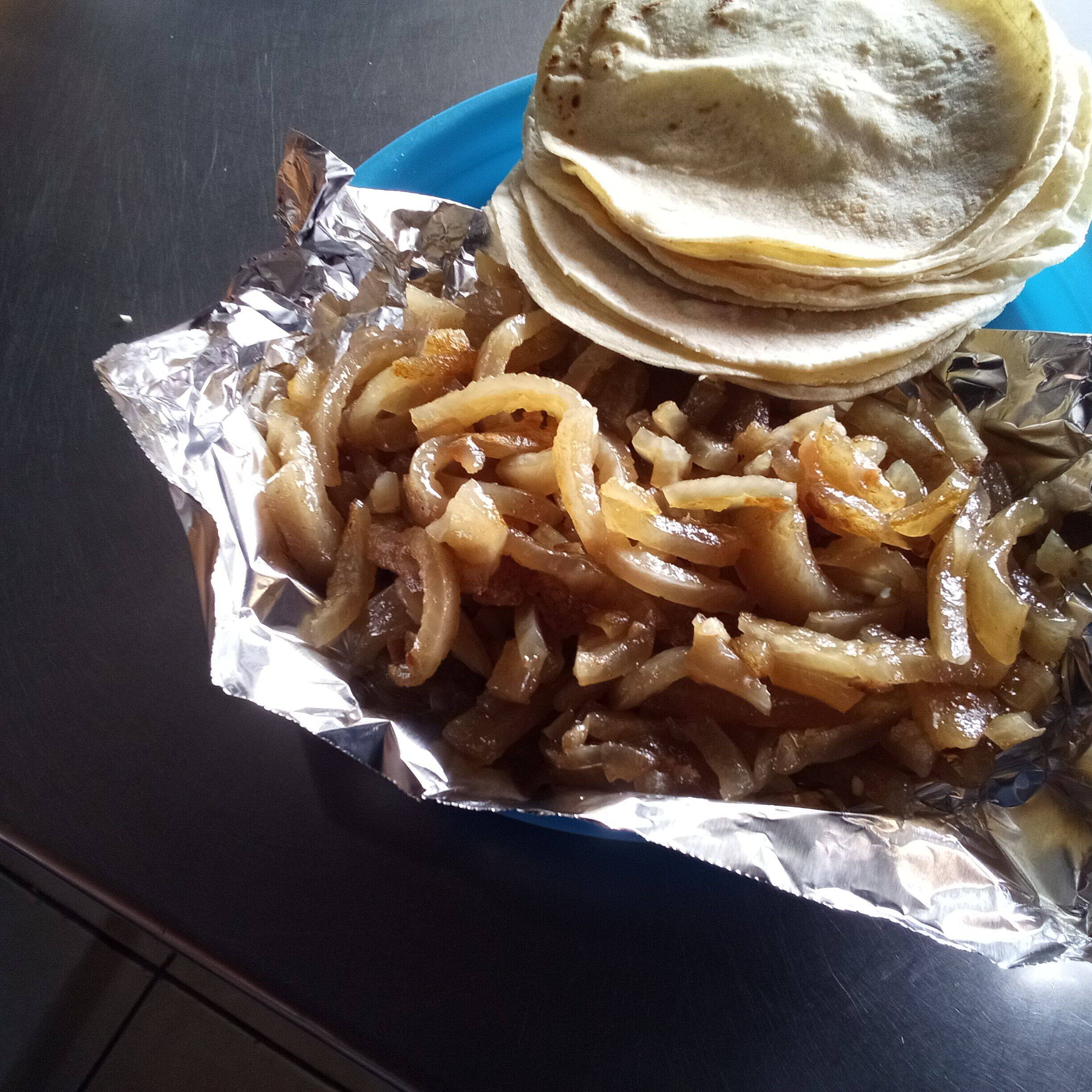 1/4 de Cuerito Tortilla Salsa Verdura