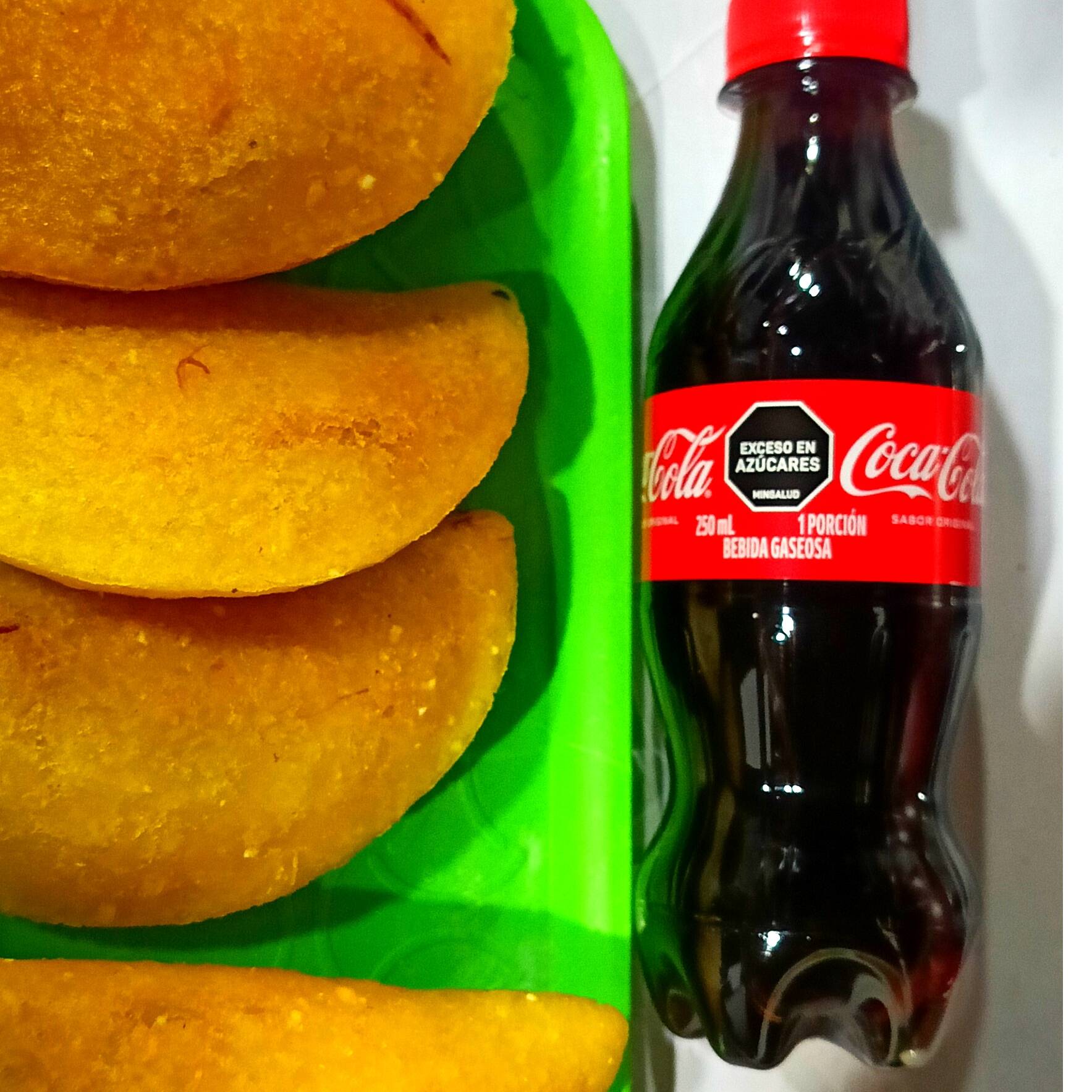 Combo 4 Empanadas y Gaseosa