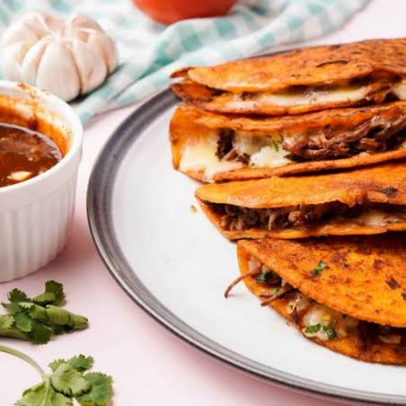 Quesabirria y 2 Tacos