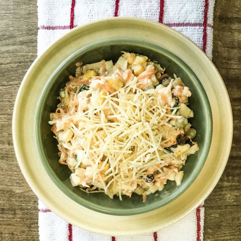 Delicioso Salpicão de Frango Assado. Um acompanhamento tradicional.