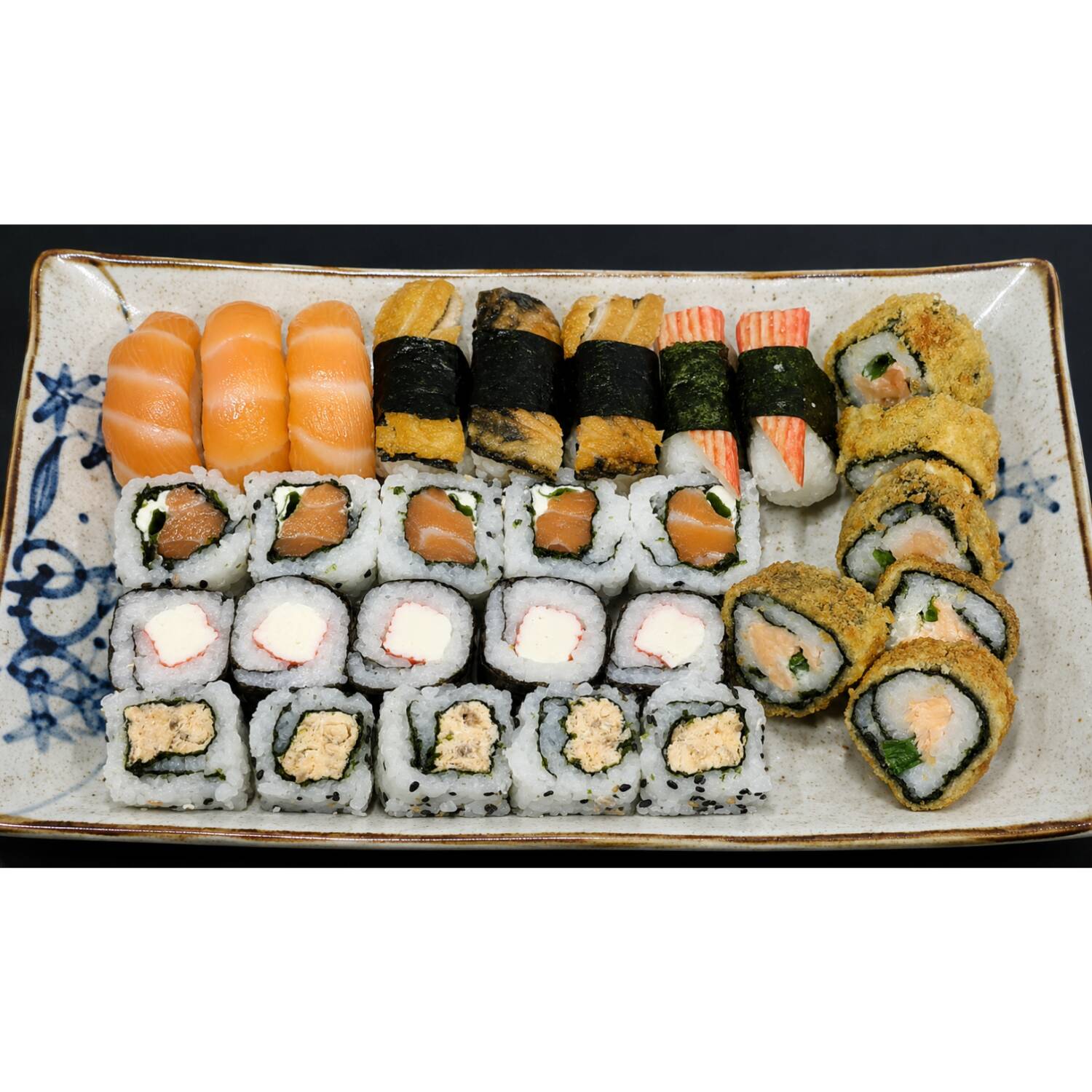 3 Sushi Salmão, 3 Sushi Skin, 2 Sushi kani, 5 Maki Kani, 5 Uramaki Grelhado, 5 Uramaki Filadélfia, 7 Hott Filadélfia