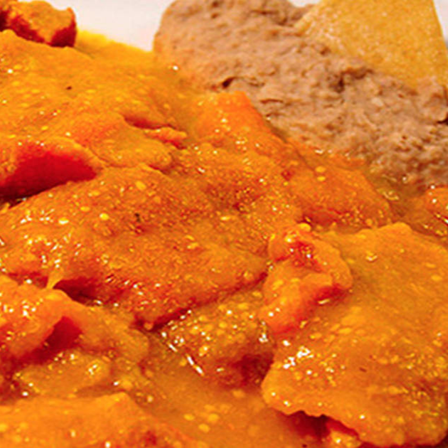 Chicharron en salsa roja