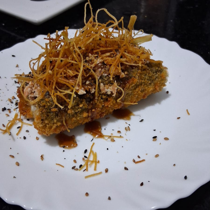 01 hot dog de salmão grelhado 08 hot de kani com geleia de pimenta e startar de gengibre