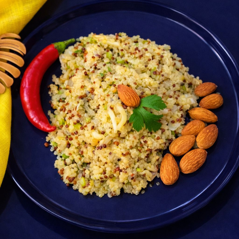 Mix de quinoas, shimeji, pimenta dedo de moça, amendoas torradas e nosso toque especial!