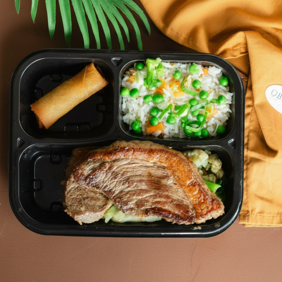 Teppan de picanha um prato que combina a tradição da culinária japonesa com a rica carne brasileira. Acompanha legumes cozidos ou fritas, arroz, Arroz yakimeshi ou gohan e Rolinho primavera tradicional ou queijo.