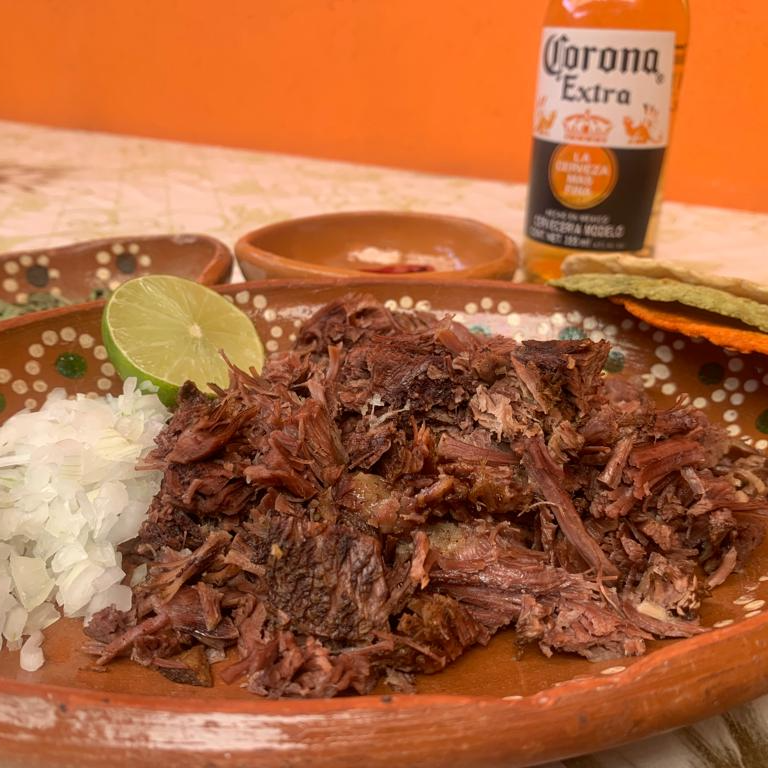 Plato Chico de Birria de Res Maciza y consomé