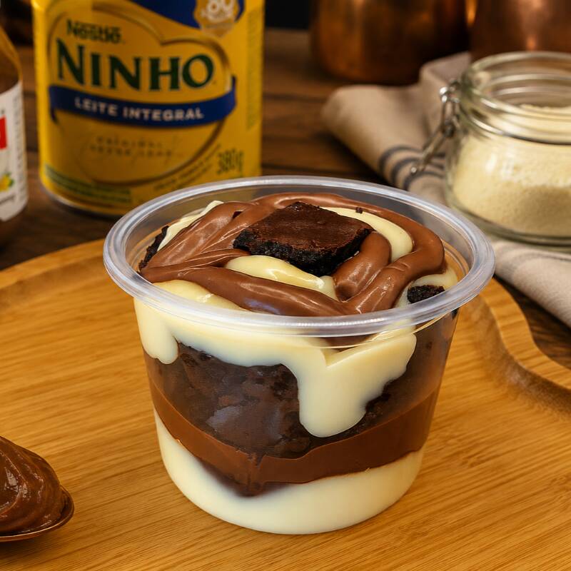Brownie macio com Nutella e brigadeiro de Ninho. Um encontro perfeito de sabores. (Porção é individual e vai aquecido)