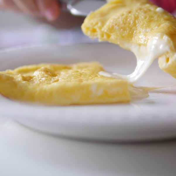 Delicioso omelet de queso.+ Te frío de 500ml