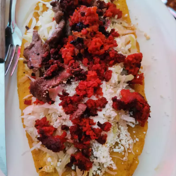 Huarache con Bistec Y Chorizo