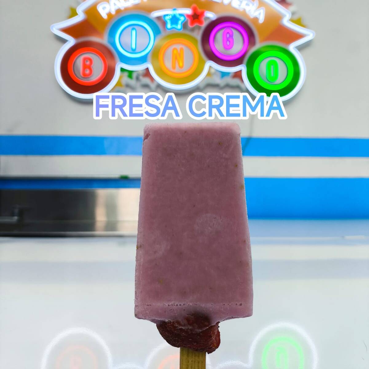 PALETA DE FRESA BASE CREMA