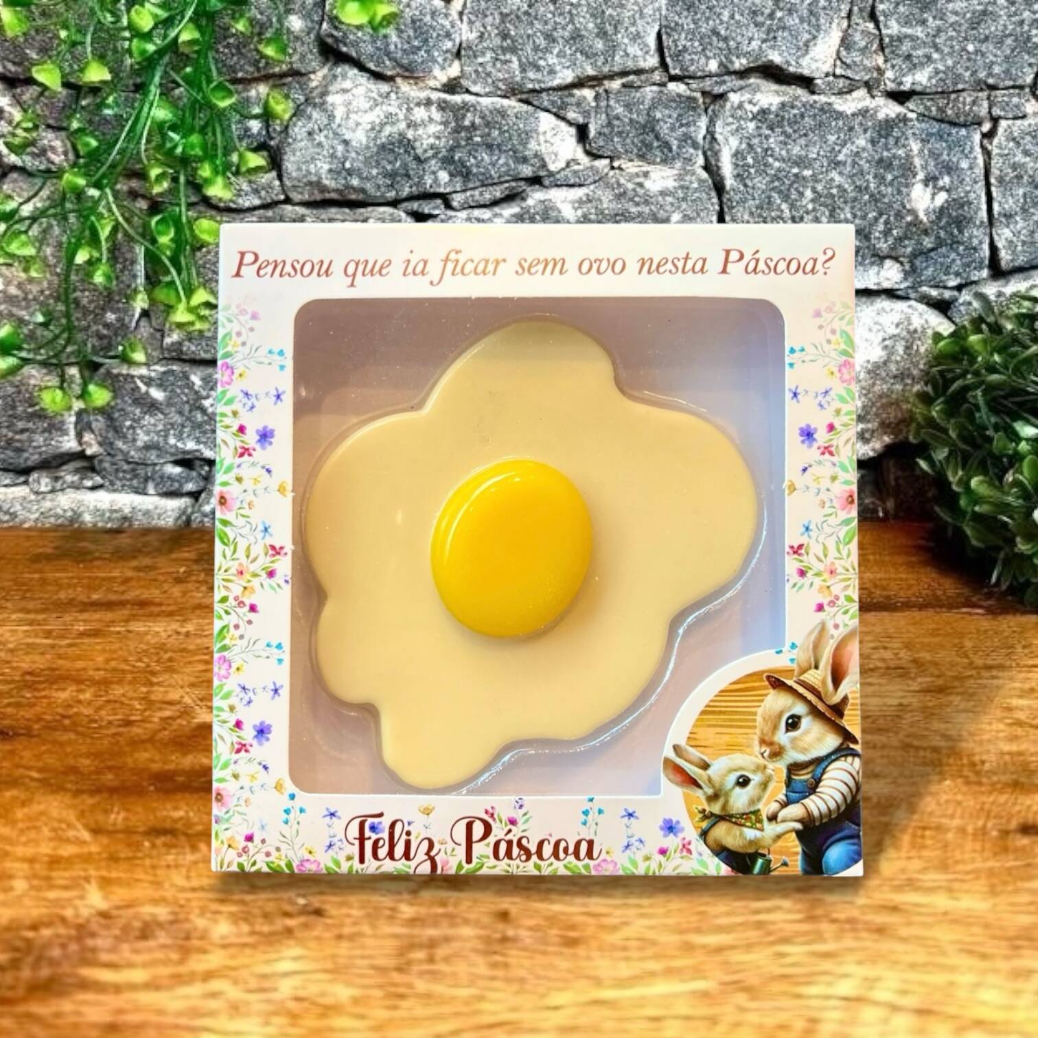 Ovo Frito de Chocolate Branco – 50grs Surpreenda seus amigos com um ovo de chocolate branco fracionado que parece sério… mas é só pra rir e se divertir! Utilizado Chocolate Fracionado.