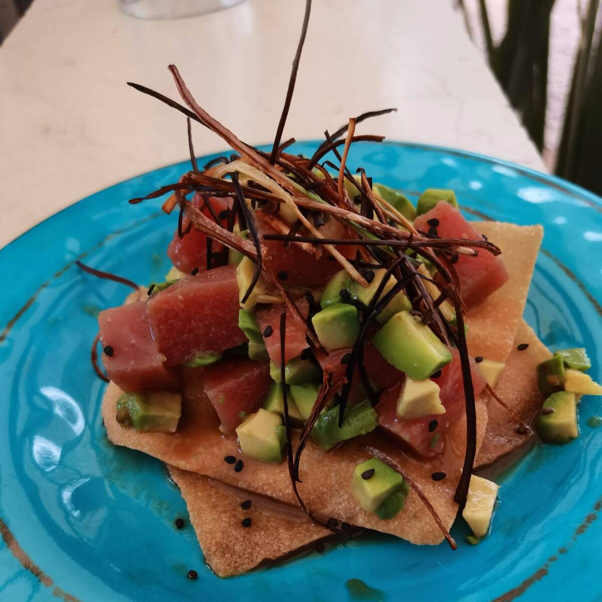 Atún Frescon en Salsas Negras Tostada