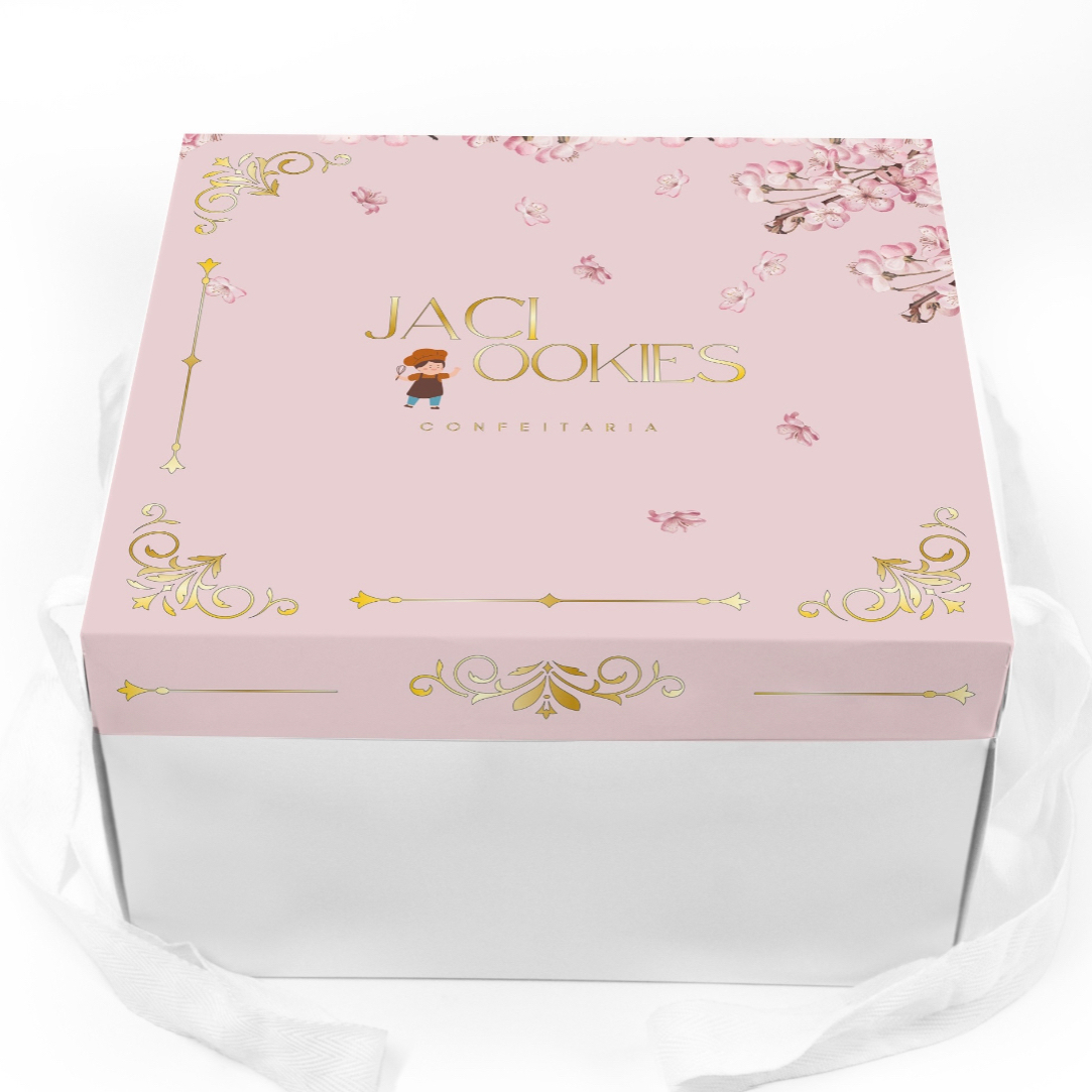 Caixa ideal para transporte de bolo, também pode ser utilizada como caixa presente. Papel cartão de alta qualidade e próprio para contato com alimentos, certificado pela ISEGA ( Instituto Internacional Alemão). Para manter a segurança e qualidade o pacote é selado no plástico termoencolhível.