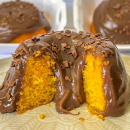 Massa fofinha de cenoura com cobertura de chocolate 50%